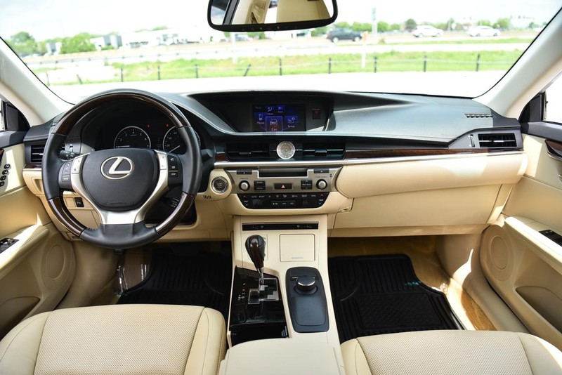 Lexus ES 350 Vehicle Image 08