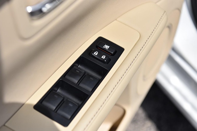 Lexus ES 350 Vehicle Image 09