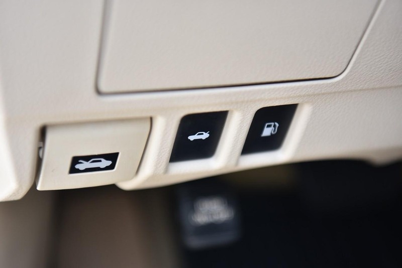 Lexus ES 350 Vehicle Image 11