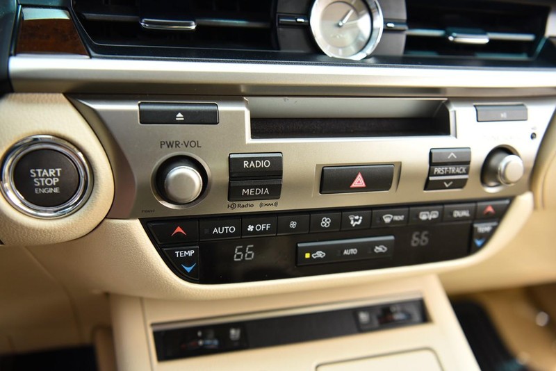 Lexus ES 350 Vehicle Image 15