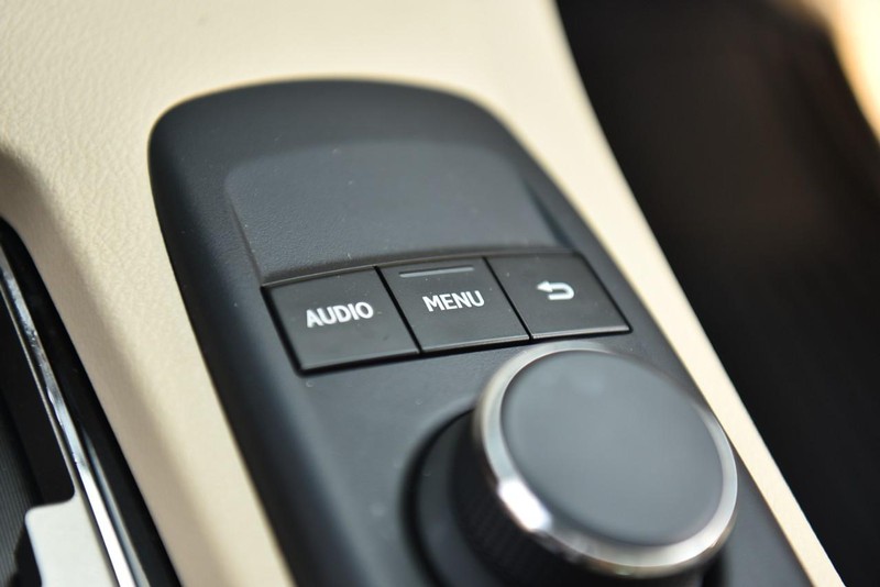 Lexus ES 350 Vehicle Image 18