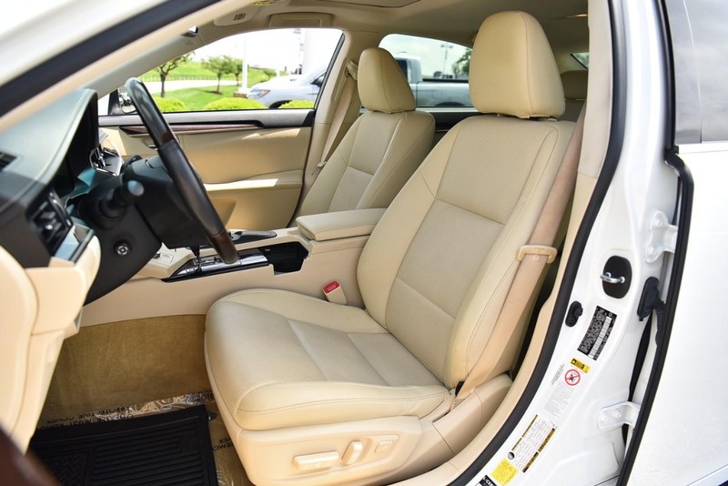 Lexus ES 350 Vehicle Image 21