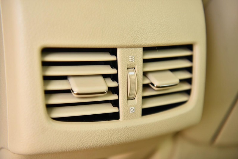 Lexus ES 350 Vehicle Image 25