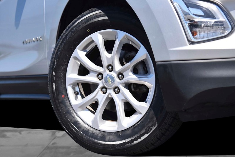 Chevrolet Equinox Vehicle Image 03