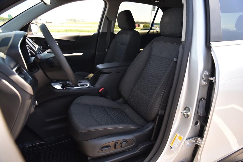 Chevrolet Equinox Vehicle Image 18