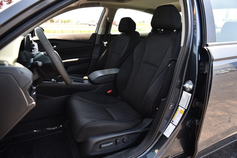 Honda Accord Sedan Vehicle Image 18