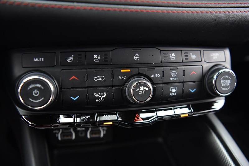 Dodge Durango Vehicle Image 16