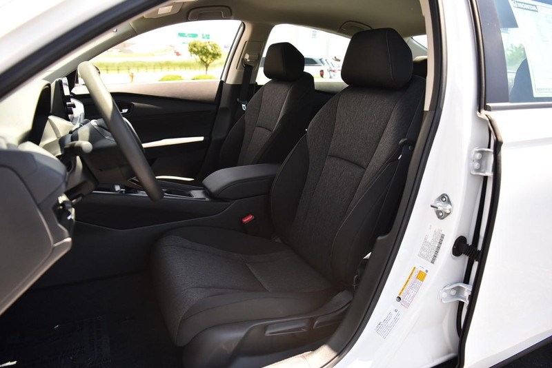Honda Accord Sedan Vehicle Image 18
