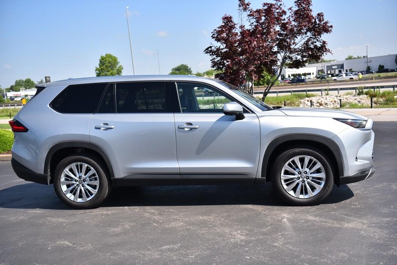 Toyota Grand Highlander Vehicle Image 05