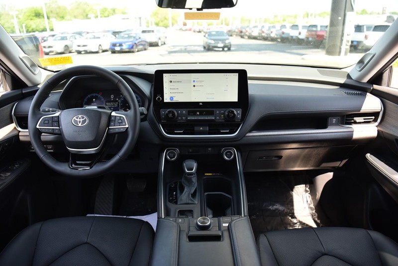 Toyota Grand Highlander Vehicle Image 08