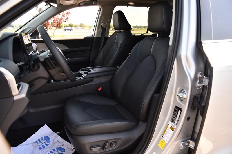 Toyota Grand Highlander Vehicle Image 22