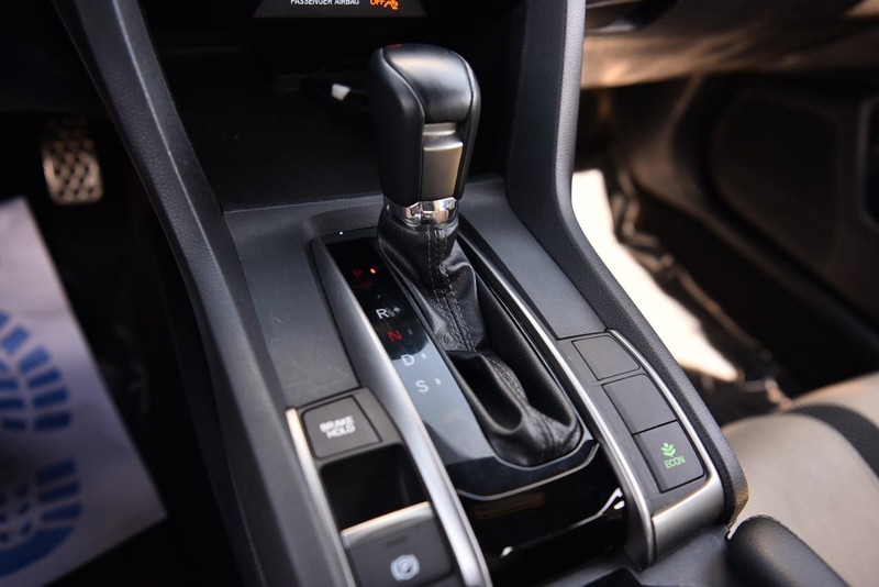 Honda Civic Hatchback Vehicle Image 15