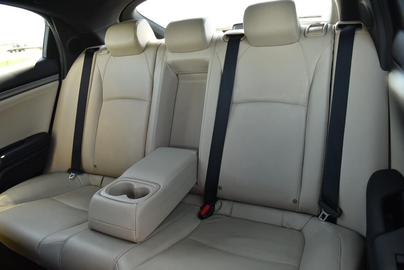 Honda Civic Hatchback Vehicle Image 21