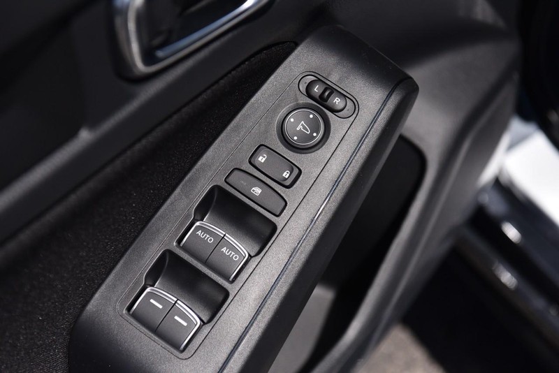 Honda Civic Hatchback Vehicle Image 09