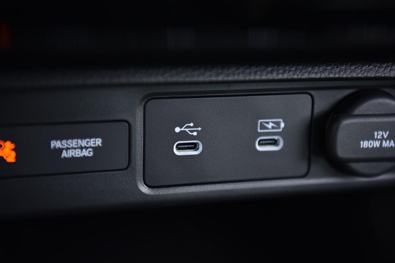 Honda Civic Hatchback Vehicle Image 16