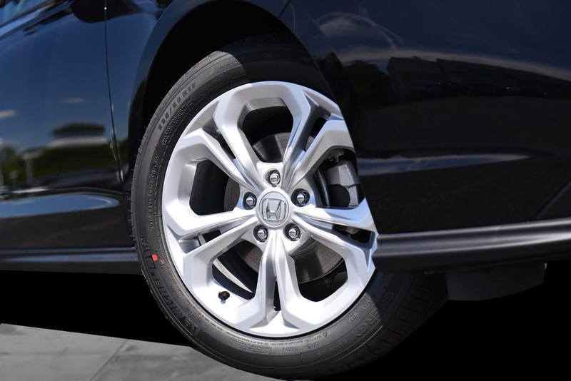 Honda Accord Sedan Vehicle Image 03