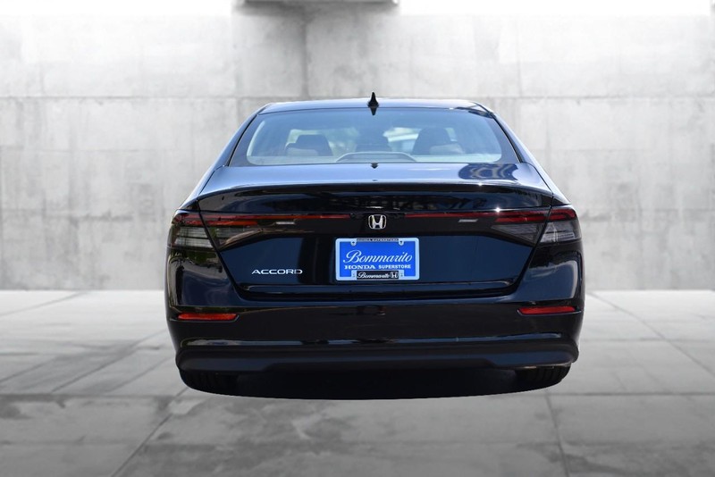 Honda Accord Sedan Vehicle Image 06