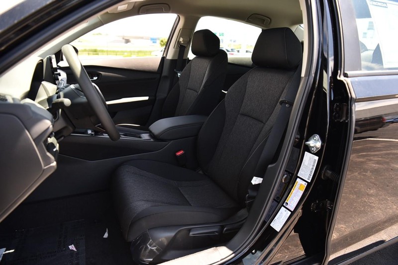 Honda Accord Sedan Vehicle Image 18