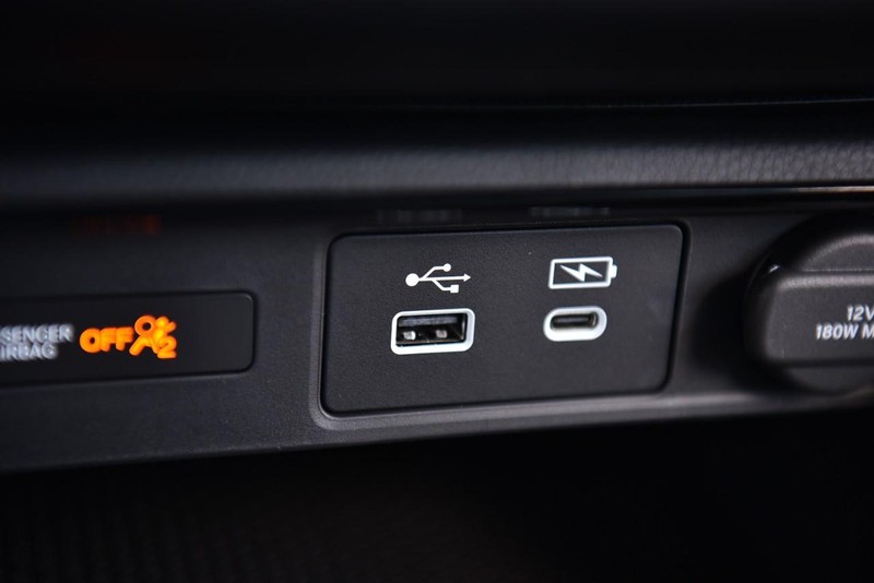 Honda CR-V Hybrid Vehicle Image 16