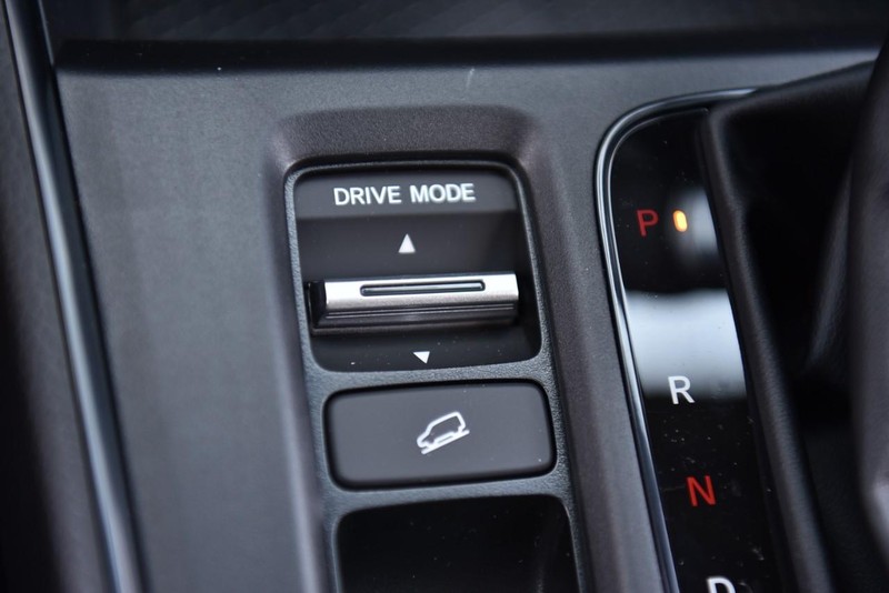 Honda CR-V Hybrid Vehicle Image 17
