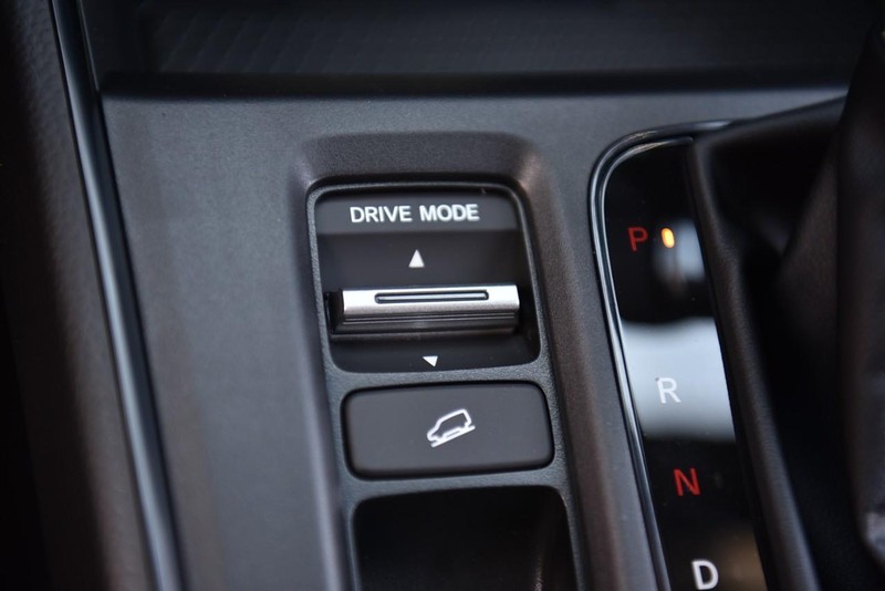 Honda CR-V Hybrid Vehicle Image 19