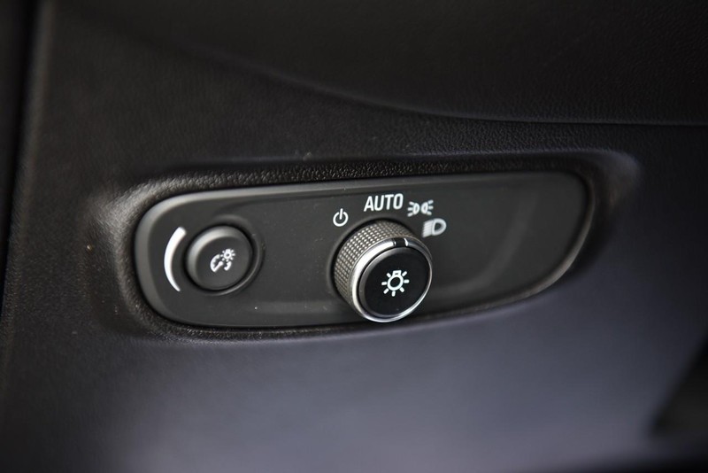 Chevrolet Equinox Vehicle Image 12