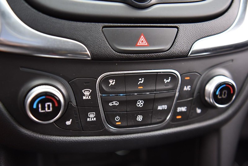 Chevrolet Equinox Vehicle Image 16