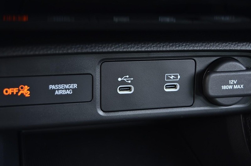 Honda Civic Hatchback Vehicle Image 15