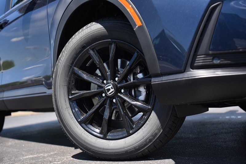 Honda CR-V Hybrid Vehicle Image 03