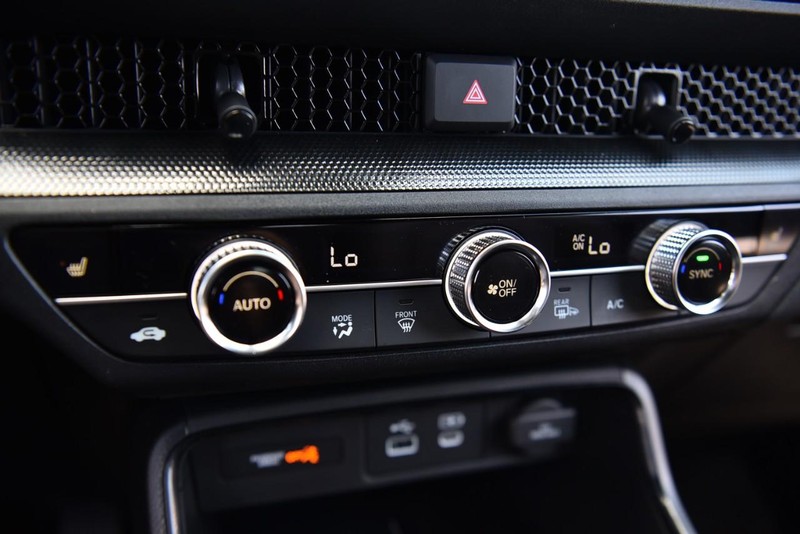 Honda CR-V Hybrid Vehicle Image 16