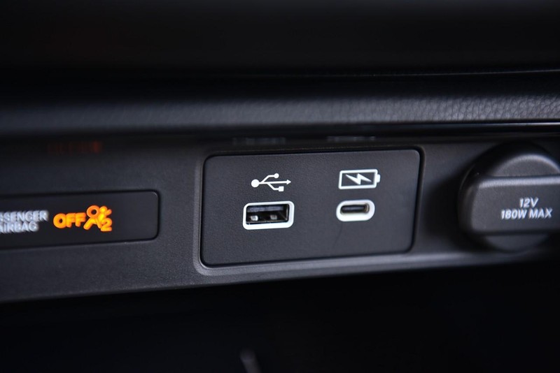 Honda CR-V Hybrid Vehicle Image 17