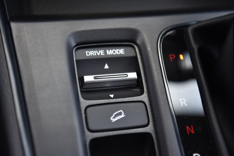 Honda CR-V Hybrid Vehicle Image 19