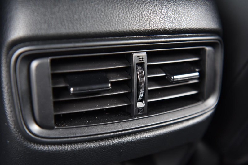 Honda CR-V Vehicle Image 24