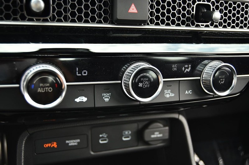 Honda Civic Hatchback Vehicle Image 14