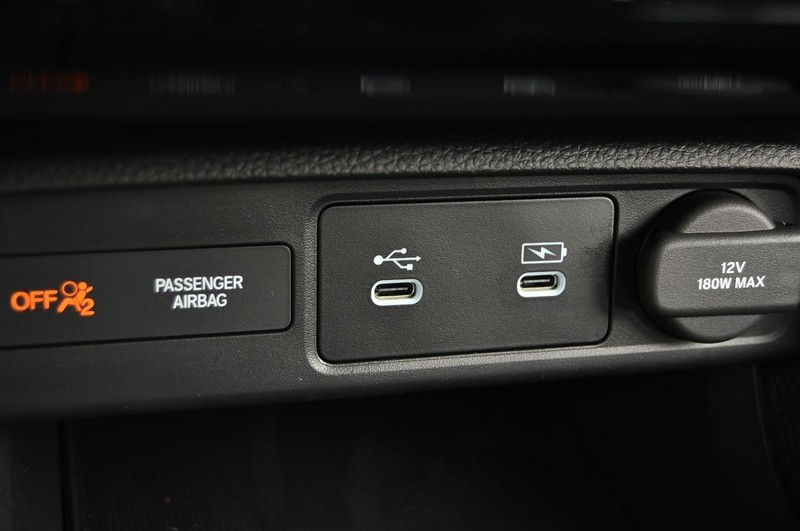 Honda Civic Hatchback Vehicle Image 15