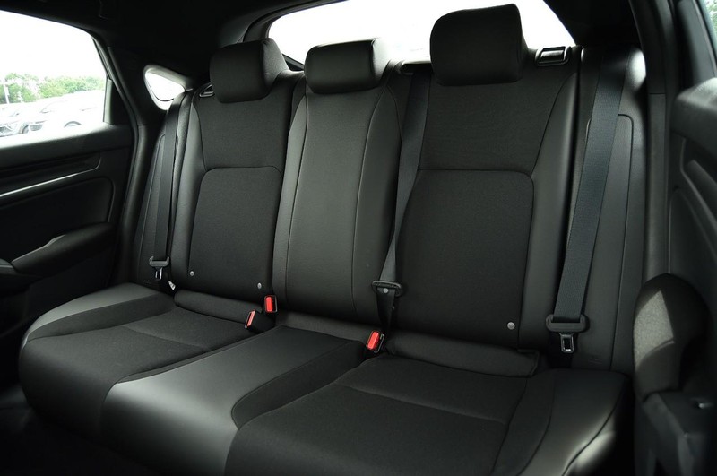 Honda Civic Hatchback Vehicle Image 21