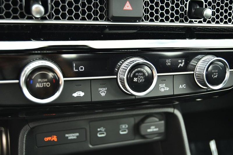 Honda Civic Hatchback Vehicle Image 14