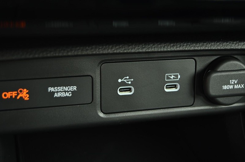 Honda Civic Hatchback Vehicle Image 15