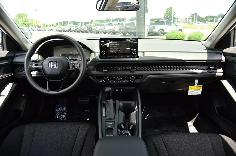 Honda Accord Sedan Vehicle Image 07