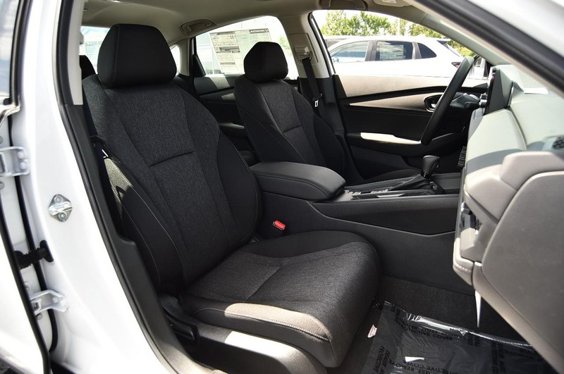 Honda Accord Sedan Vehicle Image 18