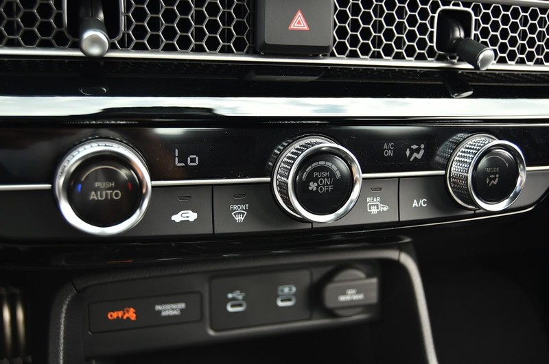 Honda Civic Hatchback Vehicle Image 14