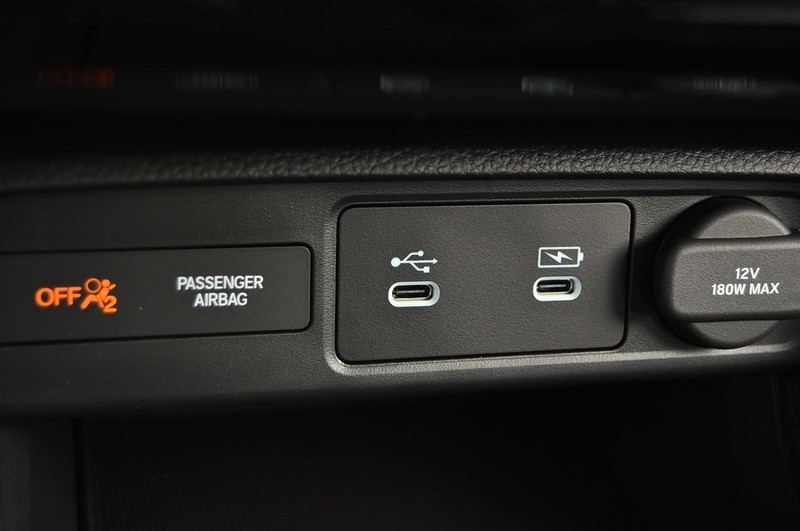 Honda Civic Hatchback Vehicle Image 15