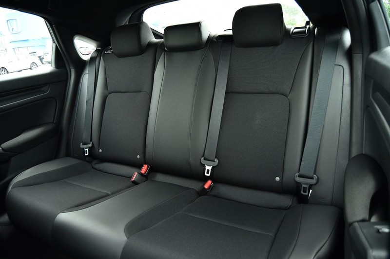 Honda Civic Hatchback Vehicle Image 21