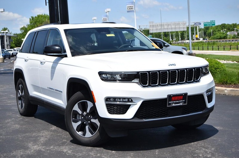 Jeep Grand Cherokee 4xe Vehicle Image 02