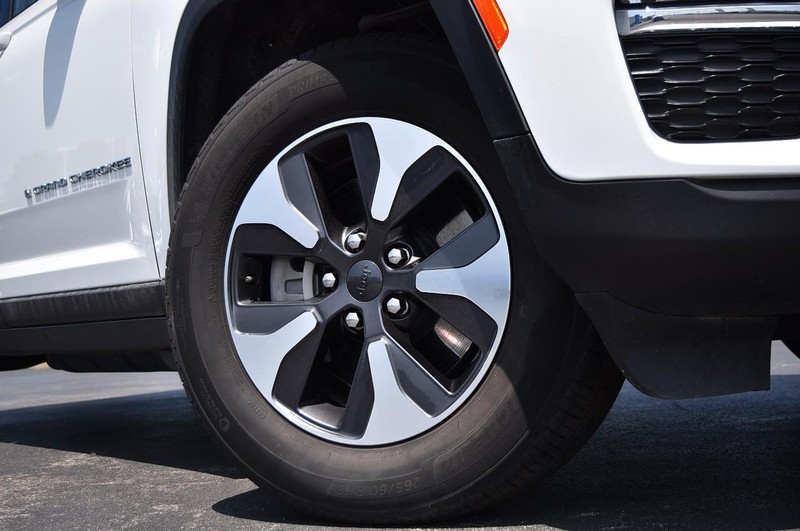 Jeep Grand Cherokee 4xe Vehicle Image 03