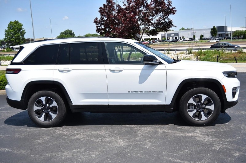 Jeep Grand Cherokee 4xe Vehicle Image 05