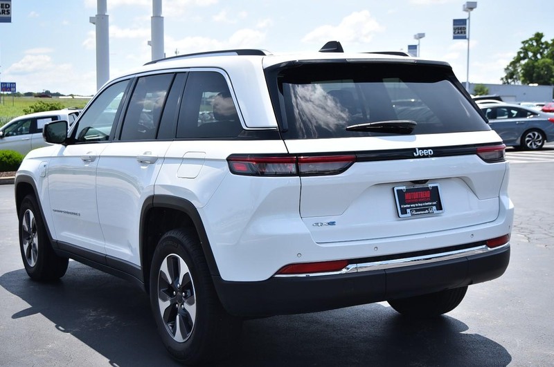 Jeep Grand Cherokee 4xe Vehicle Image 07
