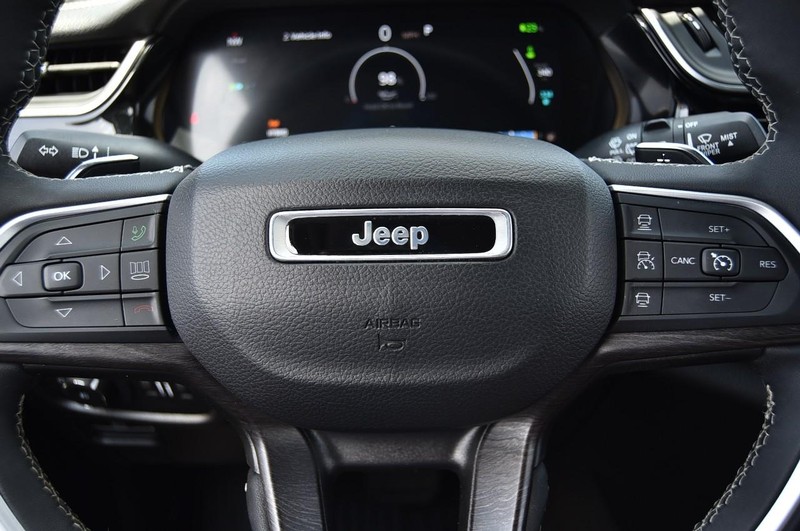 Jeep Grand Cherokee 4xe Vehicle Image 23