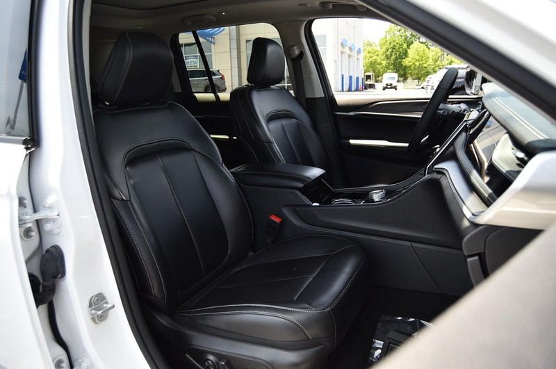 Jeep Grand Cherokee 4xe Vehicle Image 25