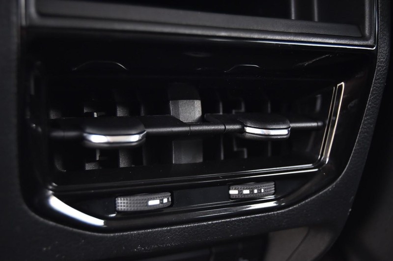 Jeep Grand Cherokee 4xe Vehicle Image 28